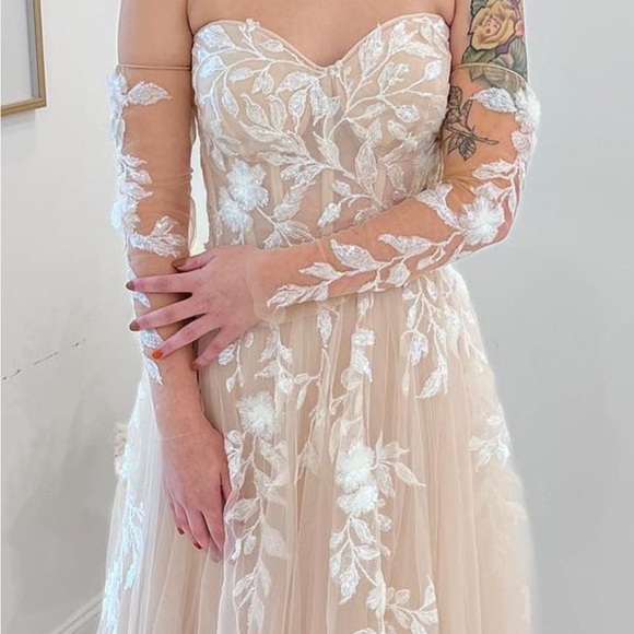 BRAND NEW, NEVER WORN, UNALTERED Watters WToo “Austin” wedding gown - Picture 4 of 15